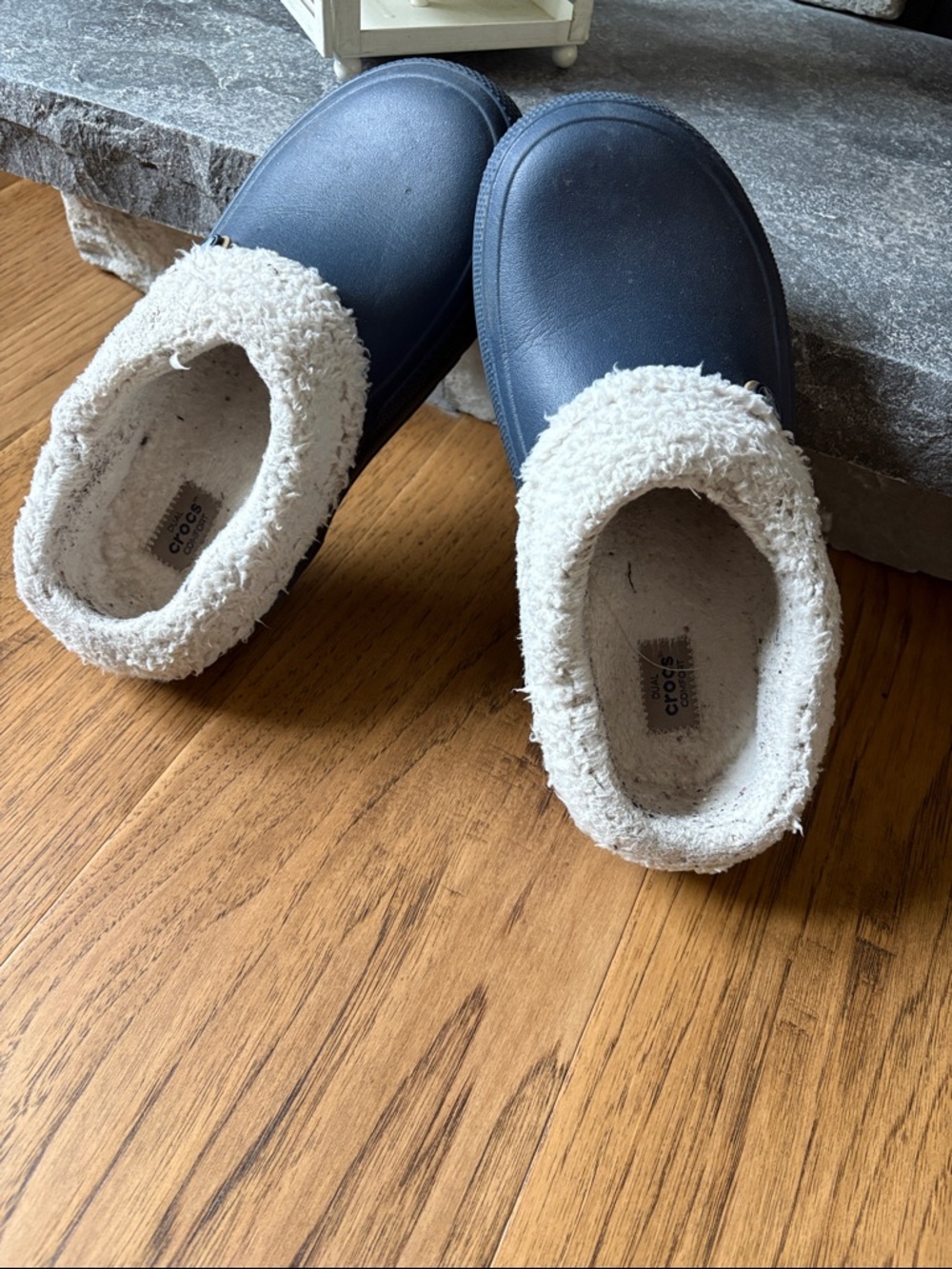 CROCS Navy Slip-On Clogs with Cream Sherpa Lining